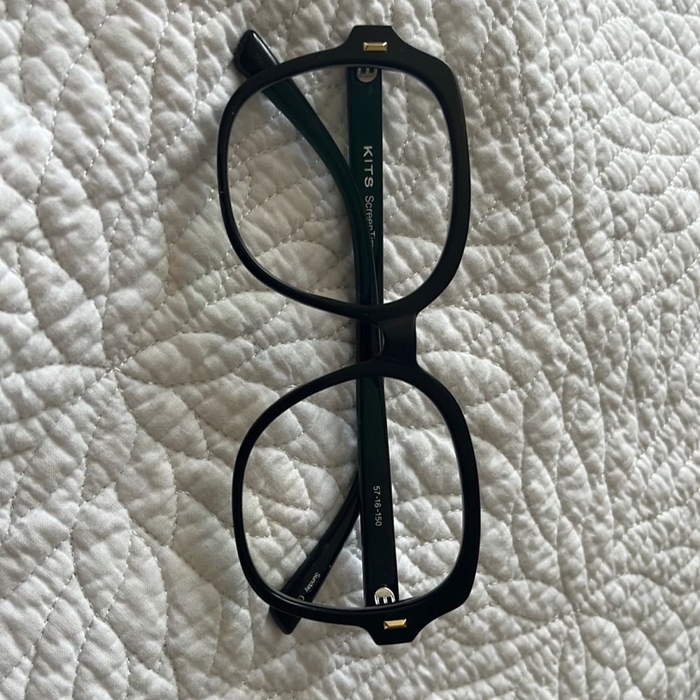 BRAND NEW KITS FASHION GLASSES